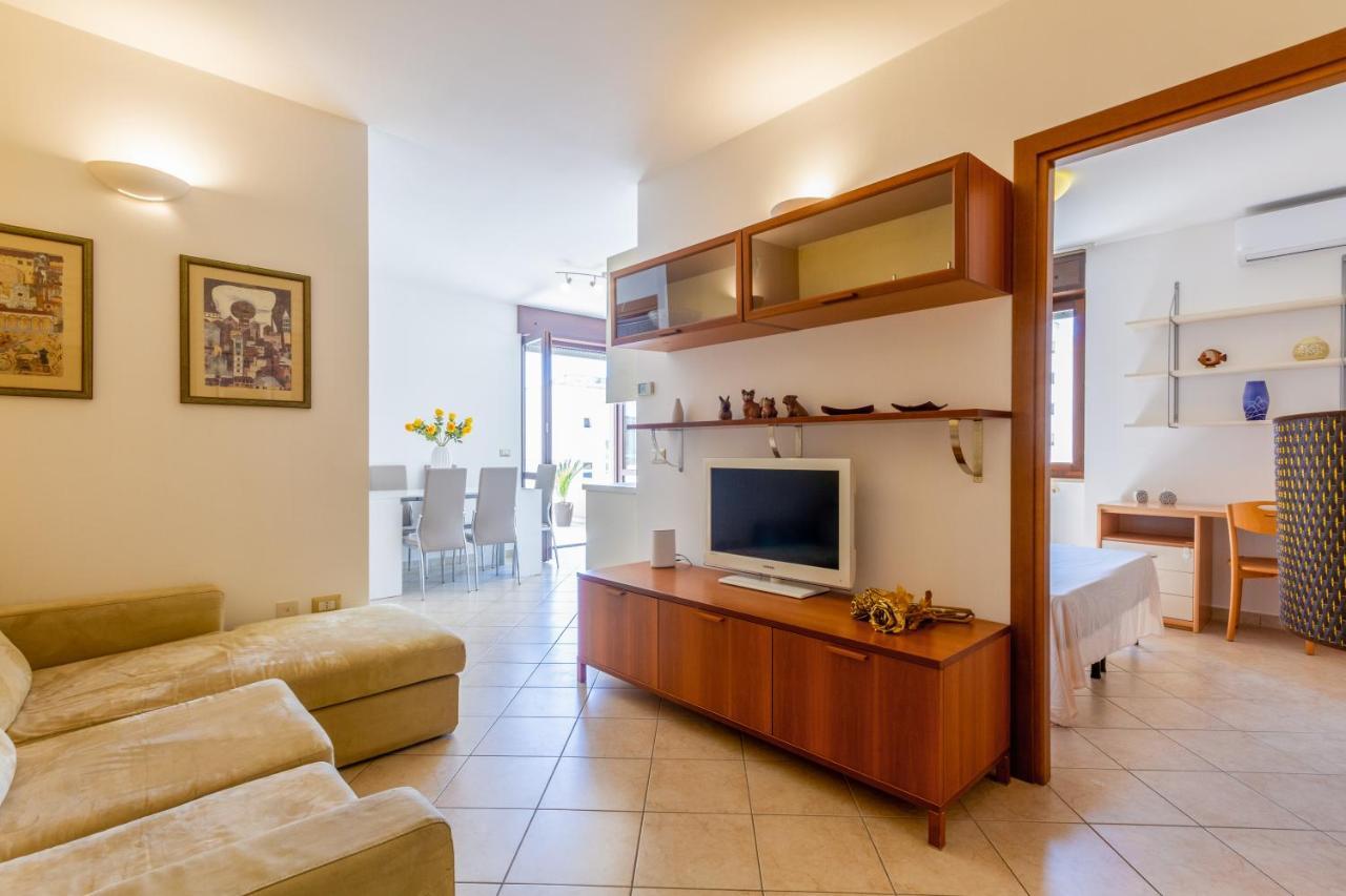 Roomy Apartment With Terrace & Parking Lecce Luaran gambar