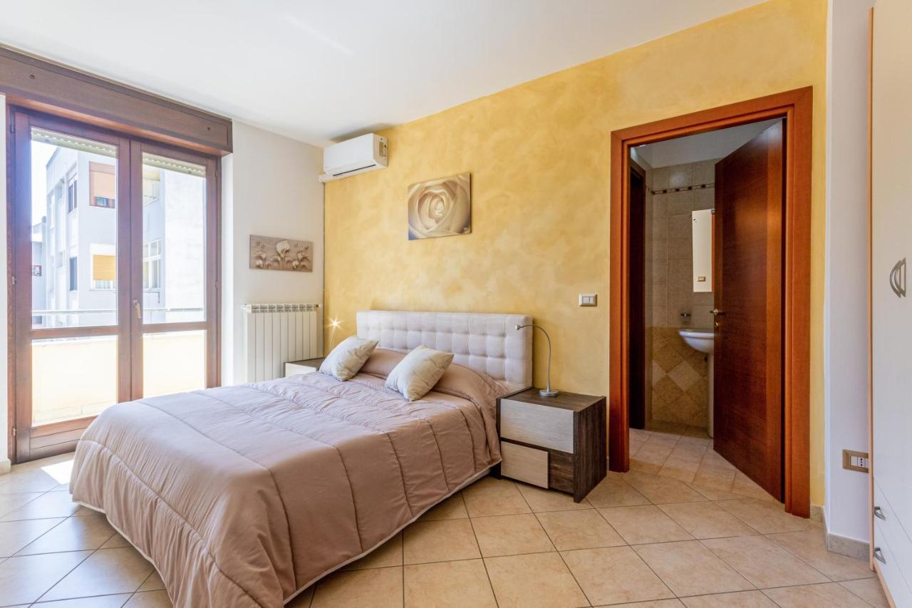 Roomy Apartment With Terrace & Parking Lecce Luaran gambar