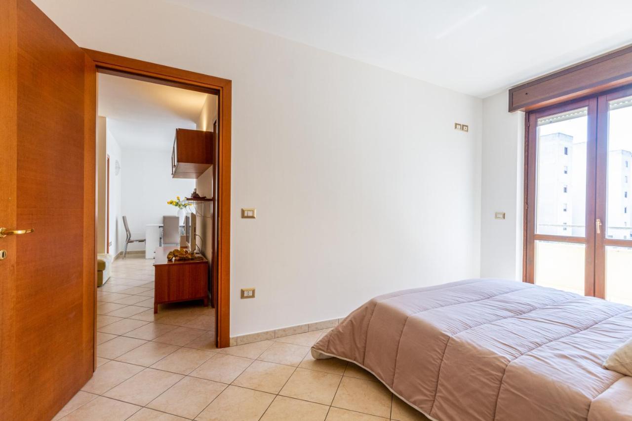 Roomy Apartment With Terrace & Parking Lecce Luaran gambar