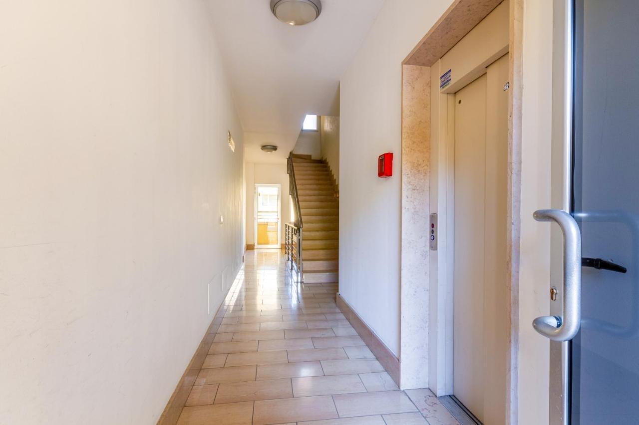 Roomy Apartment With Terrace & Parking Lecce Luaran gambar