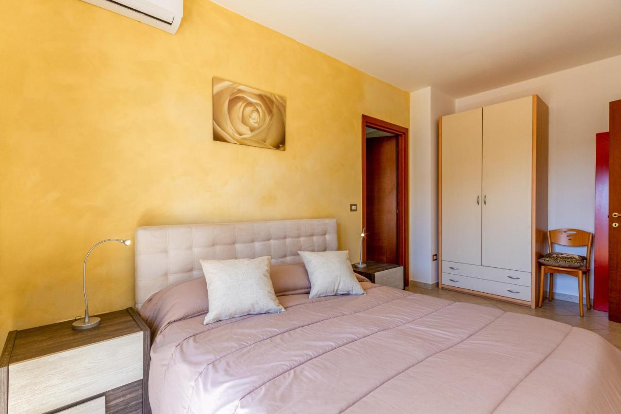 Roomy Apartment With Terrace & Parking Lecce Luaran gambar